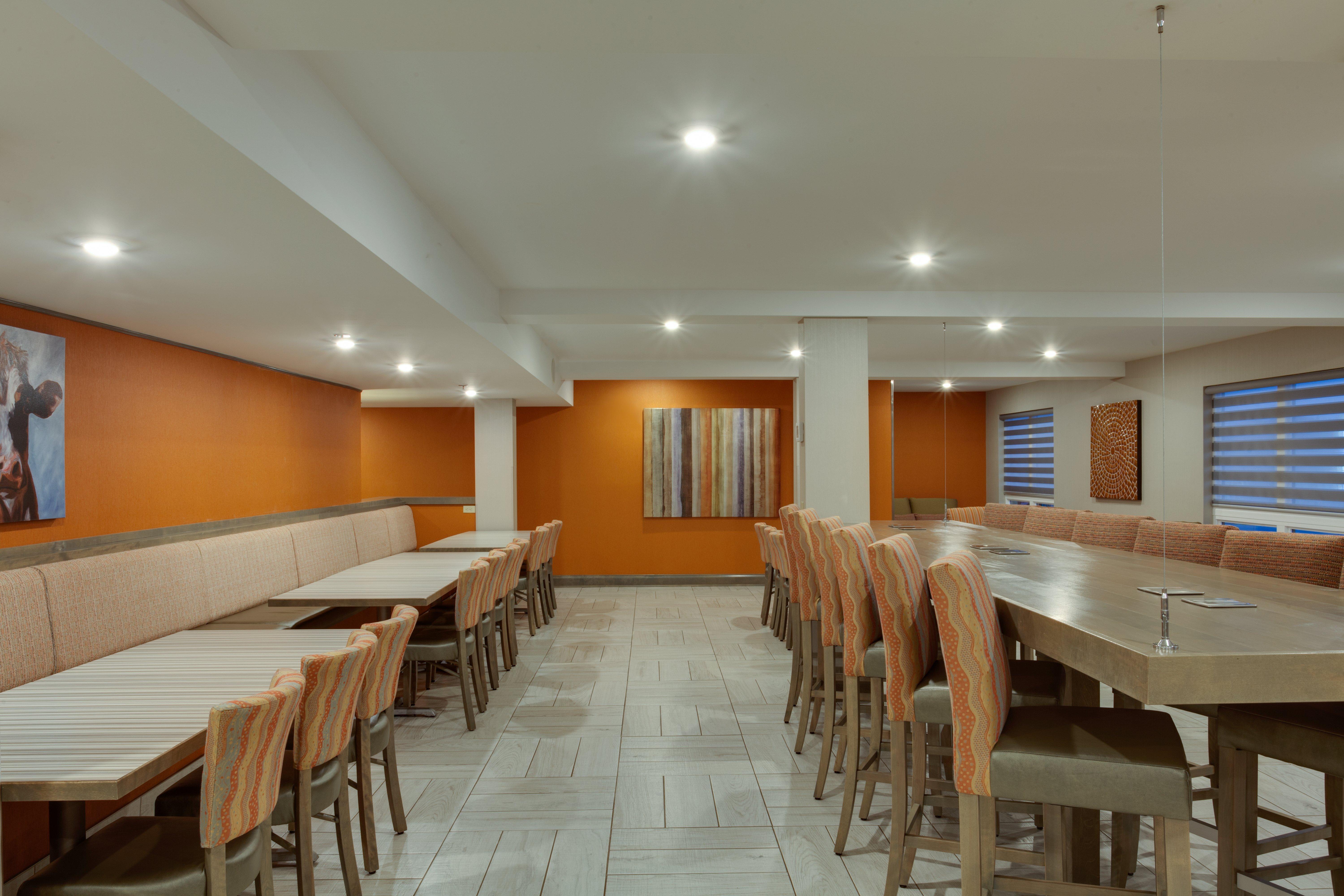 Holiday Inn Express Hotel & Suites Uptown Fredericton By Ihg Exterior photo