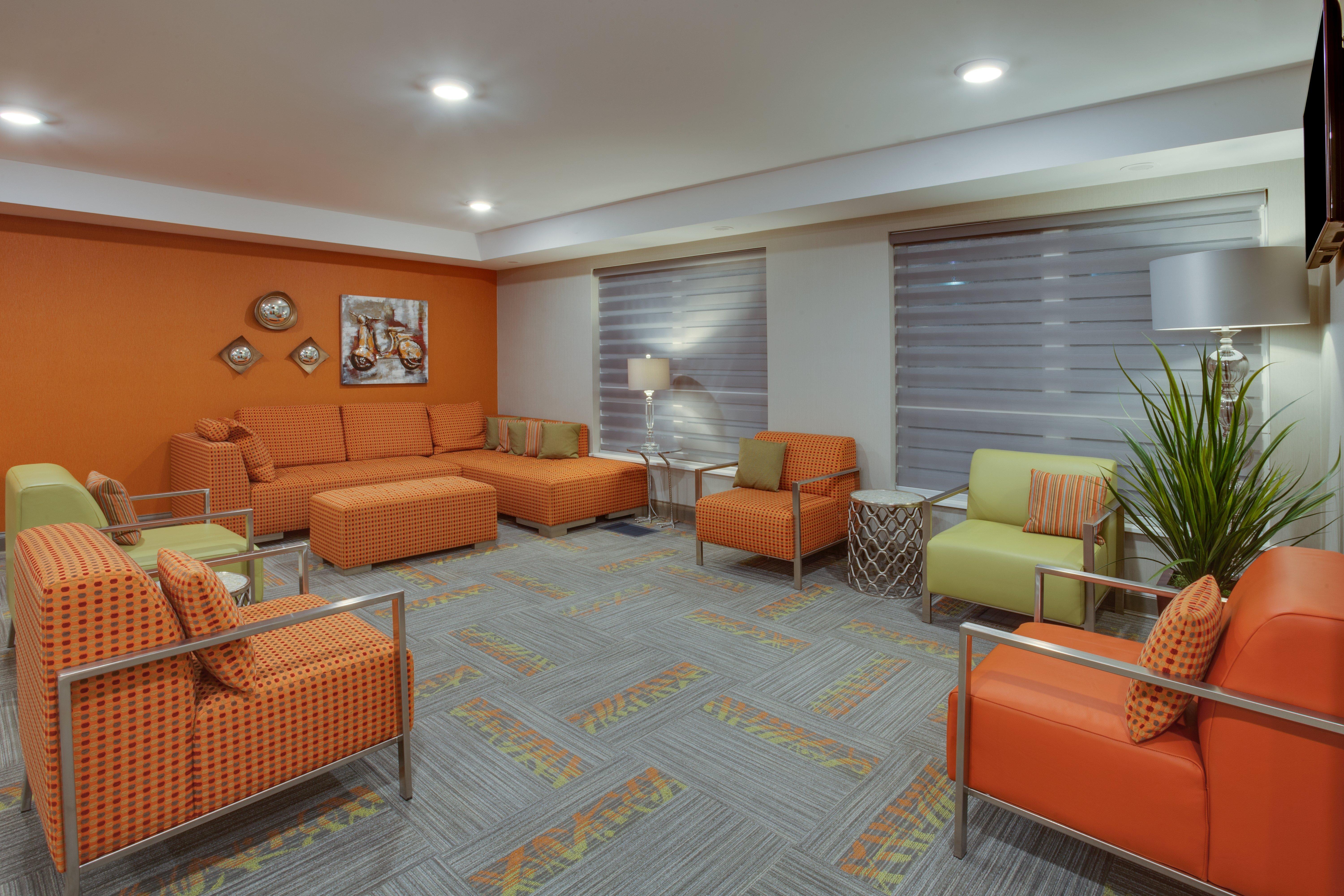 Holiday Inn Express Hotel & Suites Uptown Fredericton By Ihg Exterior photo