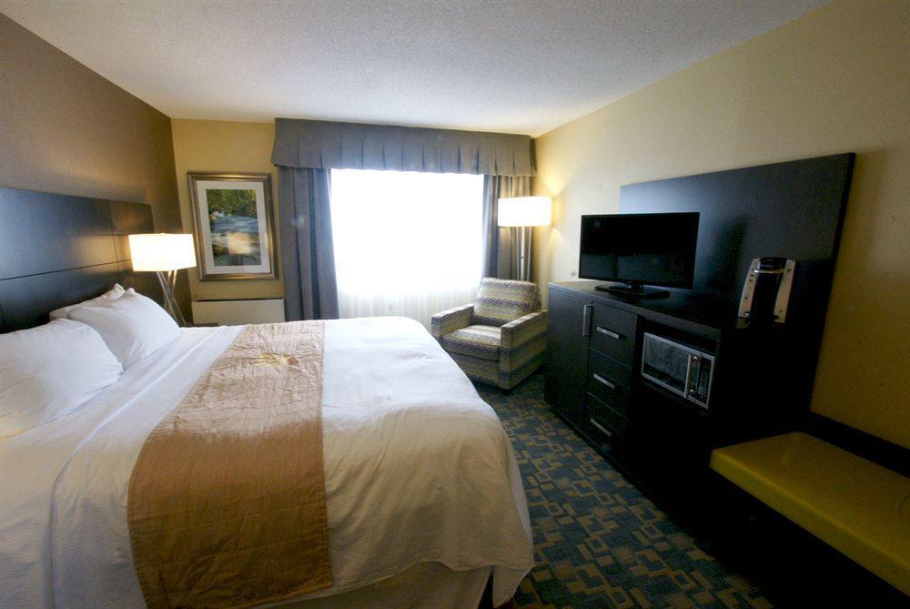 Holiday Inn Express Hotel & Suites Uptown Fredericton By Ihg Exterior photo